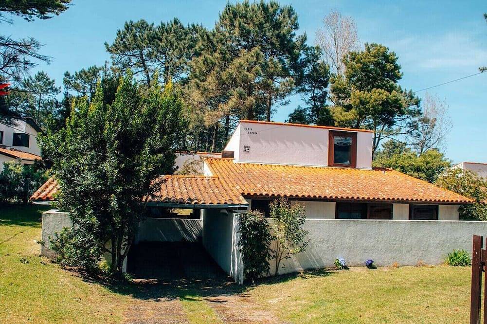 Spacious 4-bedroom villa in Moledo, Distrito de Viana do Castelo