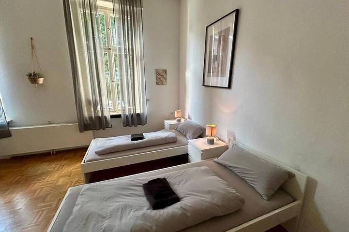Ganze Wohnung, New Villa Apartment, Sleeps 6, Balcony, Ideal for Football Teams Schalke 04! in Gelsenkirchen, Ruhrgebiet