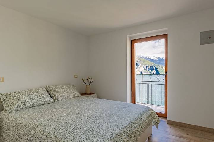 Miki Mhouse in Verceia, Alpi del Bernina