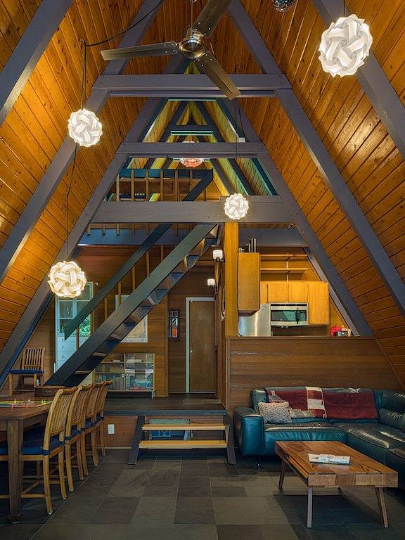 Vacation rental for 6 people, with yard and hot tub in Mount Rainier National Park