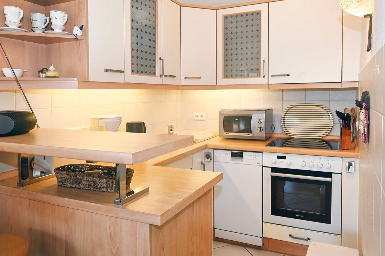 Ganze Wohnung, Ferienwohnung Ostdeich Stübchen: Balkon & Strand nah in Hafen Büsum, Büsum