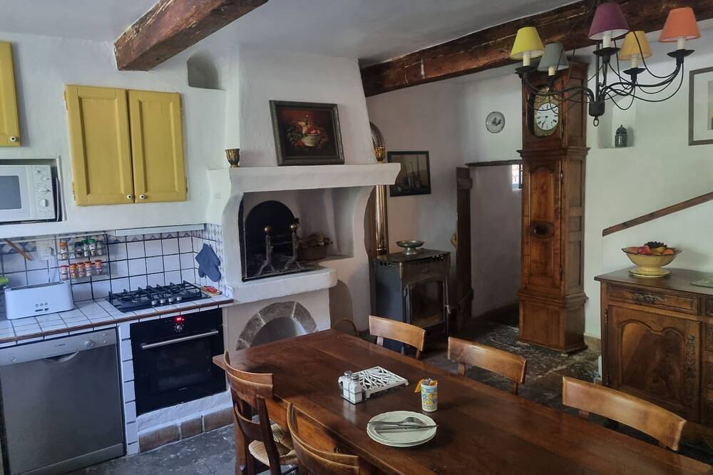 Mas provençal pour 13 pers avec son jacuzzi et son parc de 5000m2 à Sisteron 04 in Sisteron, Région de Forcalquier