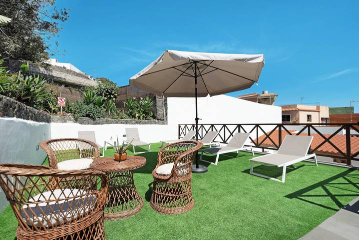 Vakantiehuis "Casa Margarita" met Uitzicht op de Bergen, Zwembad, Terras & Wi-Fi in El Farrobo, La Guancha
