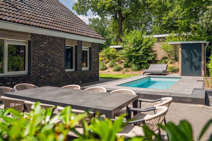 Vakantiepark voor 10 personen, with tuin and terras as well as sauna in Hoenderloo