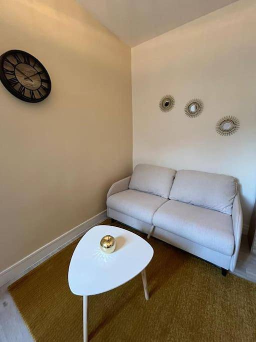 Appartement entier, Studio with Sofa Bed in Douai, Département Nord