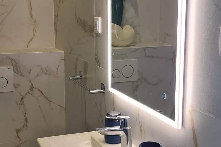 Appartamento intero, Studio with exceptional sea view opposite the beach of the Juan les pins pier in Juan-les-Pins, Antibes