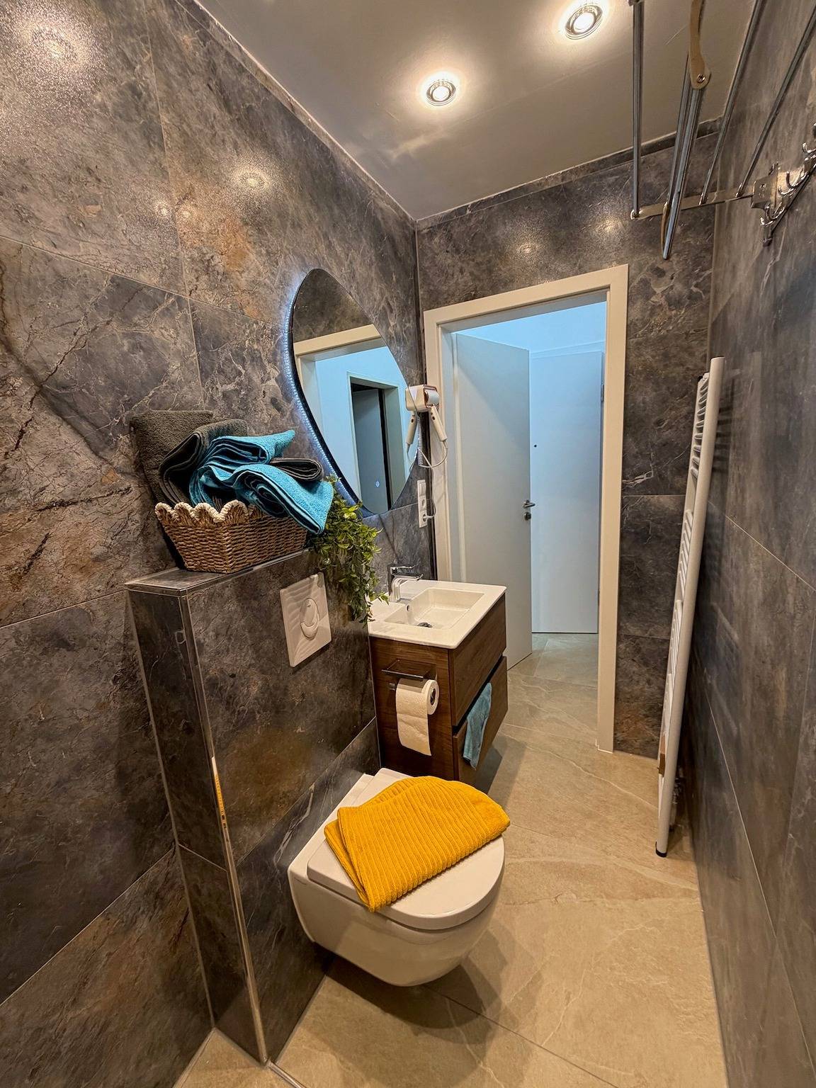 Ganze Wohnung, Apartment „Downtown“ mit Wlan und Klimaanlage in Bonn, Rheinland