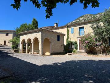 Gîte pour 2 personnes, avec vue et jardin ainsi que terrasse et piscine à Sauve