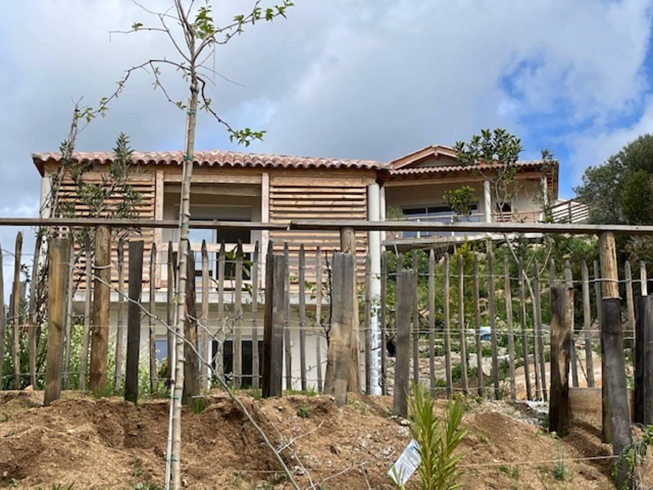 "Guetali aux vents" con piscina privata, Wi-Fi e aria condizionata in Roccapina, Monacia d'Aullena