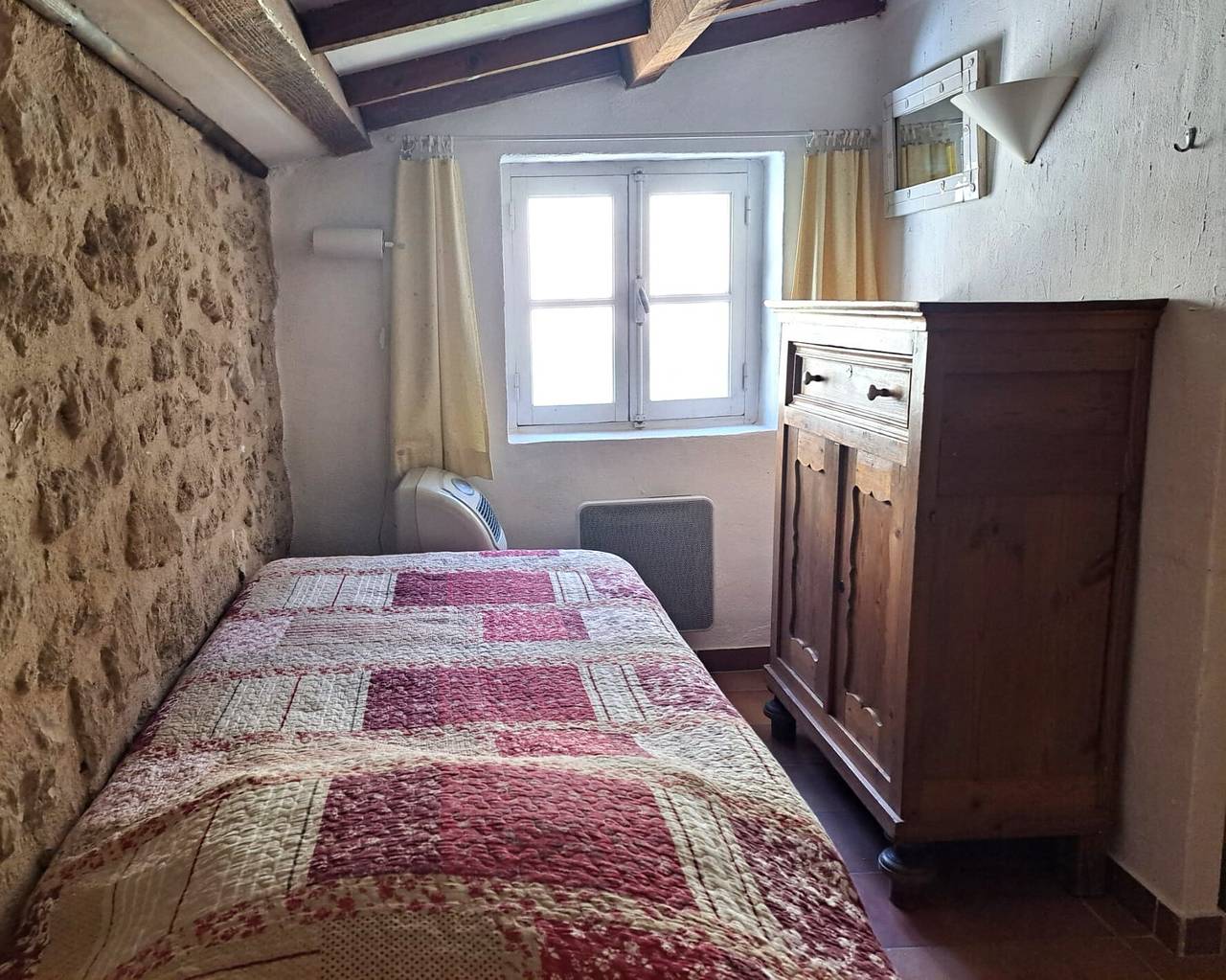 Appartement entier, Maison Des Trois Sœurs : maison de vacances avec vue montagne, Wi-Fi et climatisation in Cadenet, Parc naturel régional du Luberon