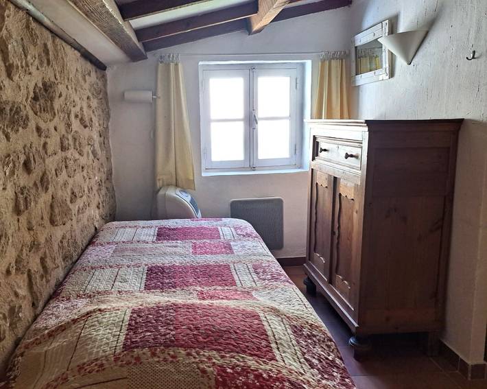 Entire apartment, Holiday Home 'Maison Des Trois Soeurs' with Mountain View, Wi-Fi and Air Conditioning in Cadenet, Parc naturel régional du Luberon