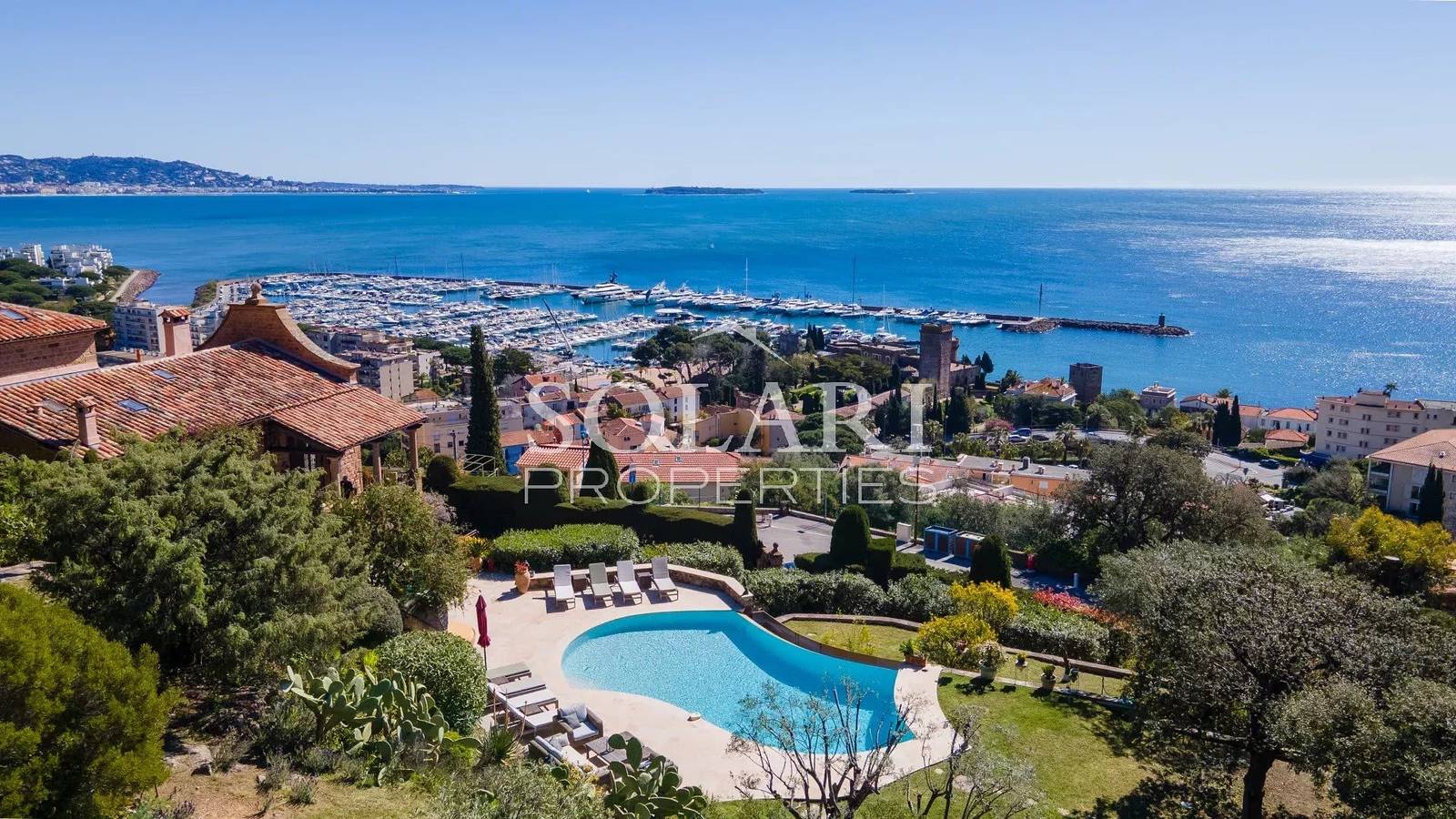 Villa voor 10 Personen in Mandelieu-la-Napoule, Cannes regio