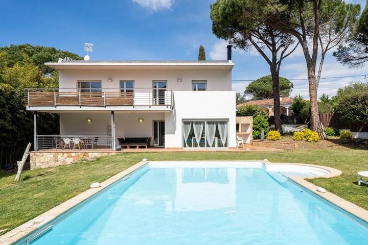 Casa rural para 8 personas, con Balcón y Terraza además de Jardín y Piscina en Llagostera - 4