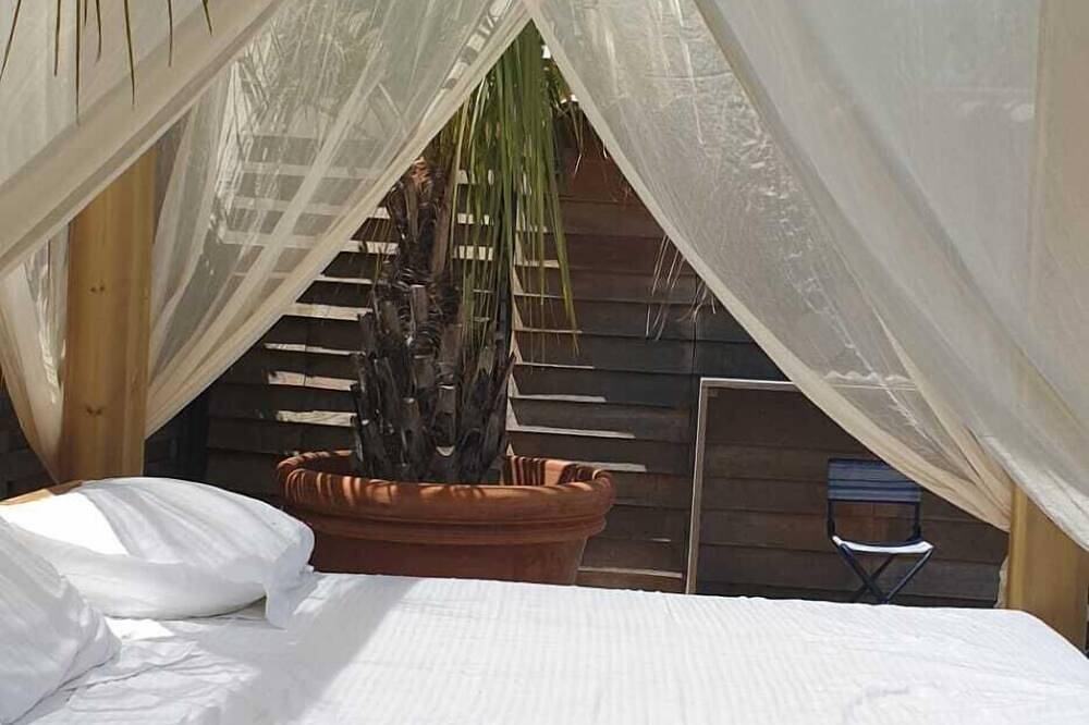 Villa de luxe - privacy totale - plage à 50m  - Piscine chauffée  - 8 chb- 300m2 in San Ciprianu, Lecci
