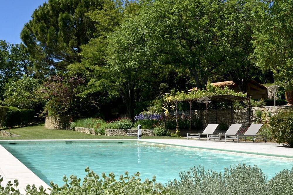 La Rourette: geräumiges Haus, atemberaubende Aussicht, großer Pool in Murs, Regionaler Naturpark Luberon