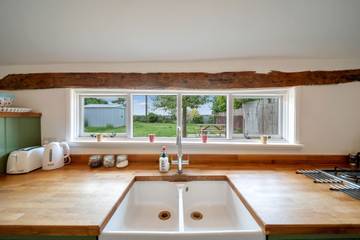 Vacation Rental for 7 Guests in Bulmer, Essex, Picture 3