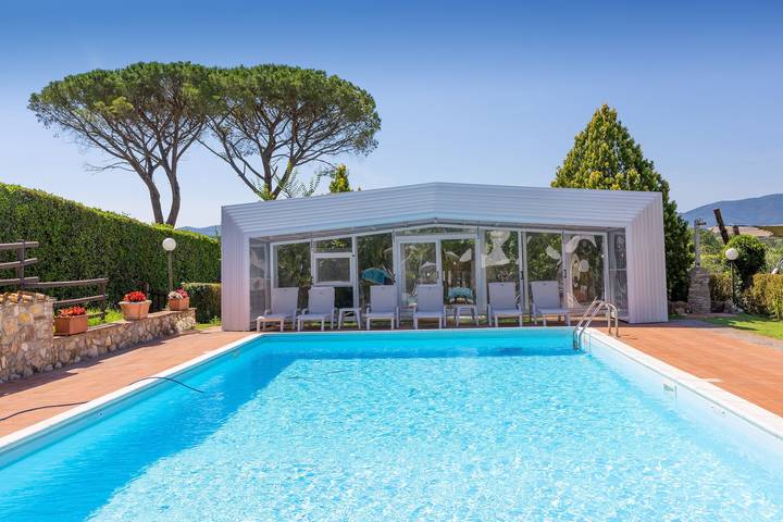 Appartamento intero, Appartamento '2' con piscina condivisa, Wi-Fi e aria condizionata in Montecatini Val di Cecina, Costa degli Etruschi