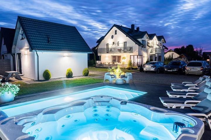 Domek letniskowy dla 5 osób, z Jacuzzi i Taras oraz Ogród i Basen w Karwia