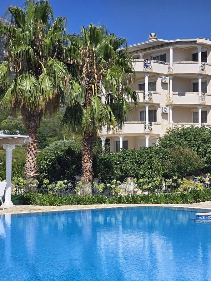 Appart’hôtel pour 3 personnes, avec Balcon et Terrasse ainsi que Jardin et Bassin pour enfant