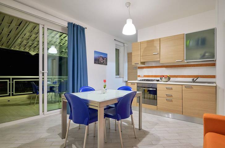 Entire apartment, Levante, Holiday Home 100 mt from sea in Dolcevita Beach, Ragusa