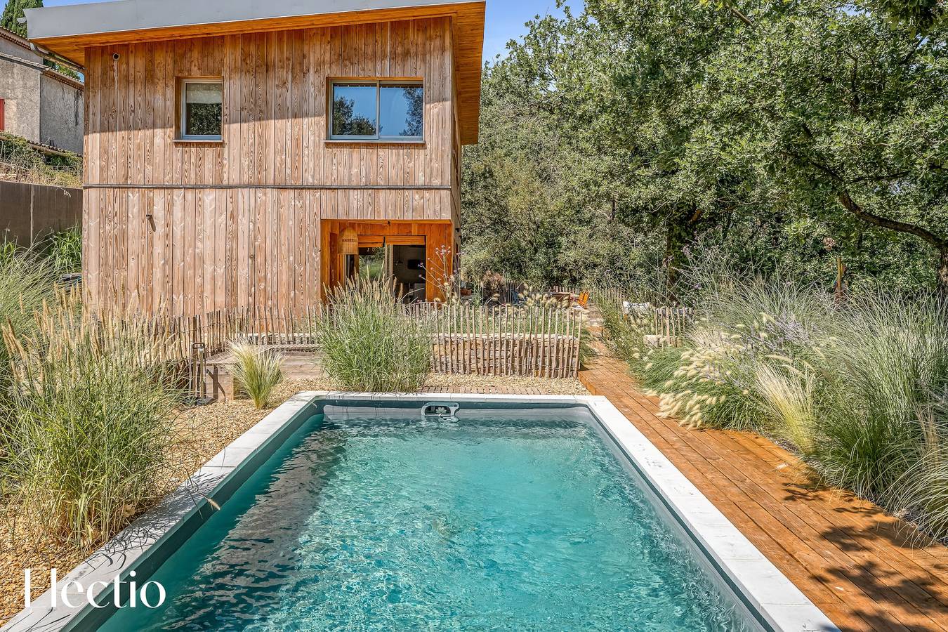 Entire holiday apartment, Cabane d’Ismou | Piscine & Design bois in La Roque-d'Anthéron, Aix-en-Provence region