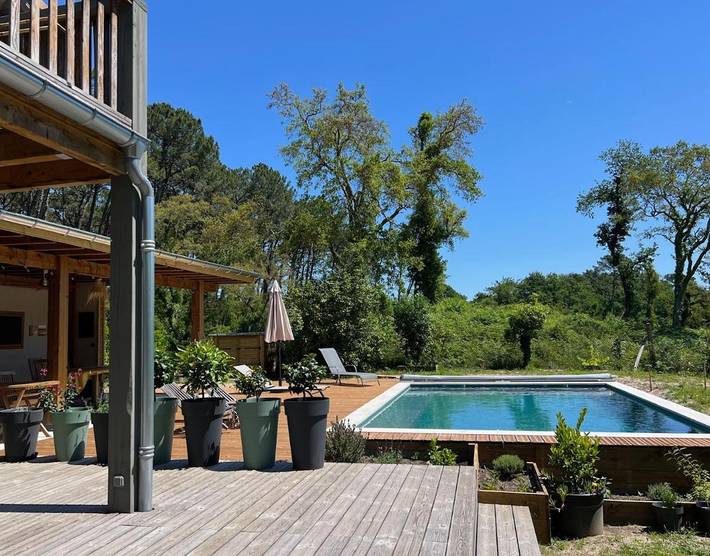 Chambre d’hôte pour 3 personnes, avec jardin ainsi que piscine et vue