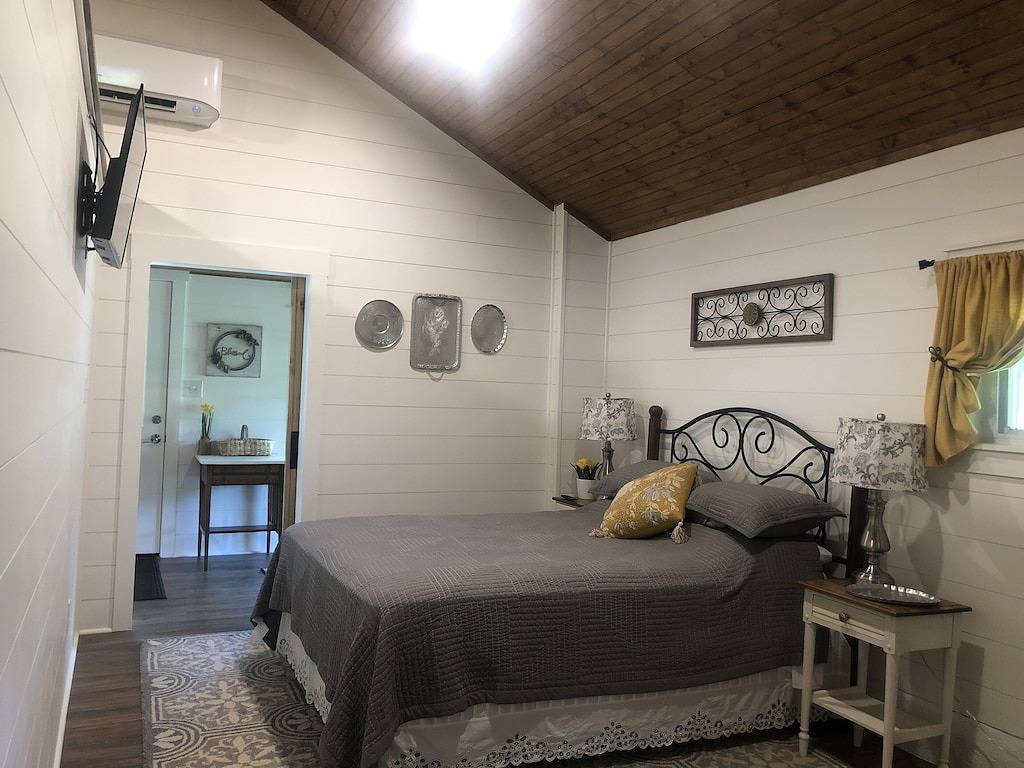 Near Dupont State and Pisgah Nat. Forest in Transylvania County