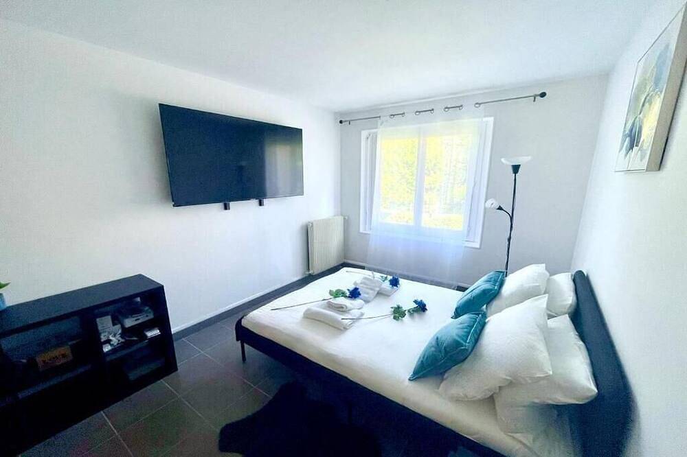 Entire apartment, L'Azur de Clamart in Clamart, Hauts-de-Seine