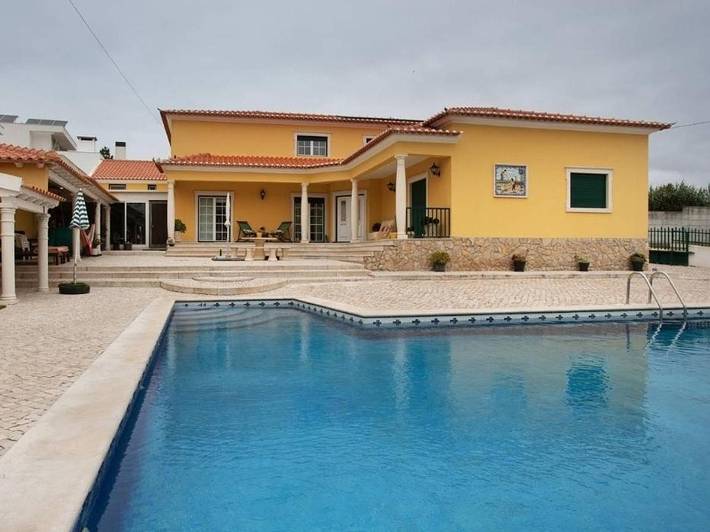 Gîte pour 4 personnes, avec piscine ainsi que vue et jardin à Ribamar