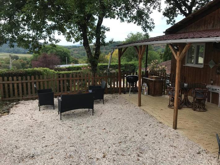 Location de vacances pour 5 personnes, avec Terrasse ainsi que Jardin et Vue à Condat-sur-Vézère