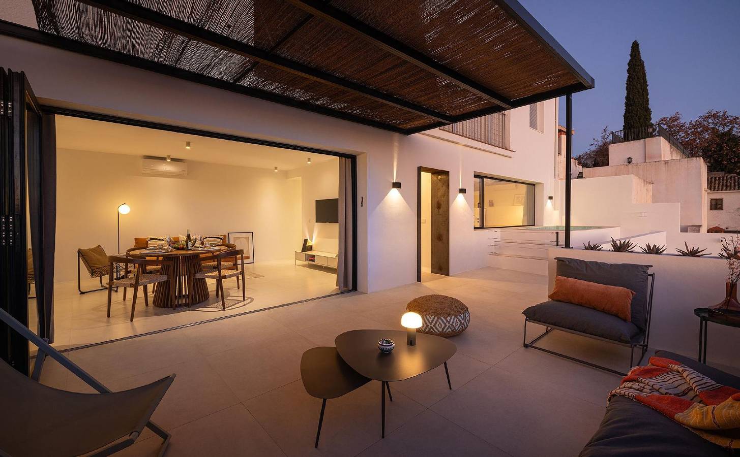 Entire holiday apartment, Private Pool - Terrace with Views - Great Location in Realejo-San Matías, Granada
