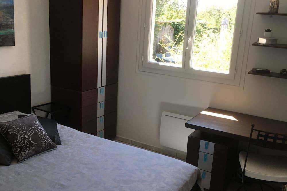 Villa privée 90m², 2 chambres (6 pers), piscine privée et jardin, très calme in Roquefort-les-Pins, Région de Cannes