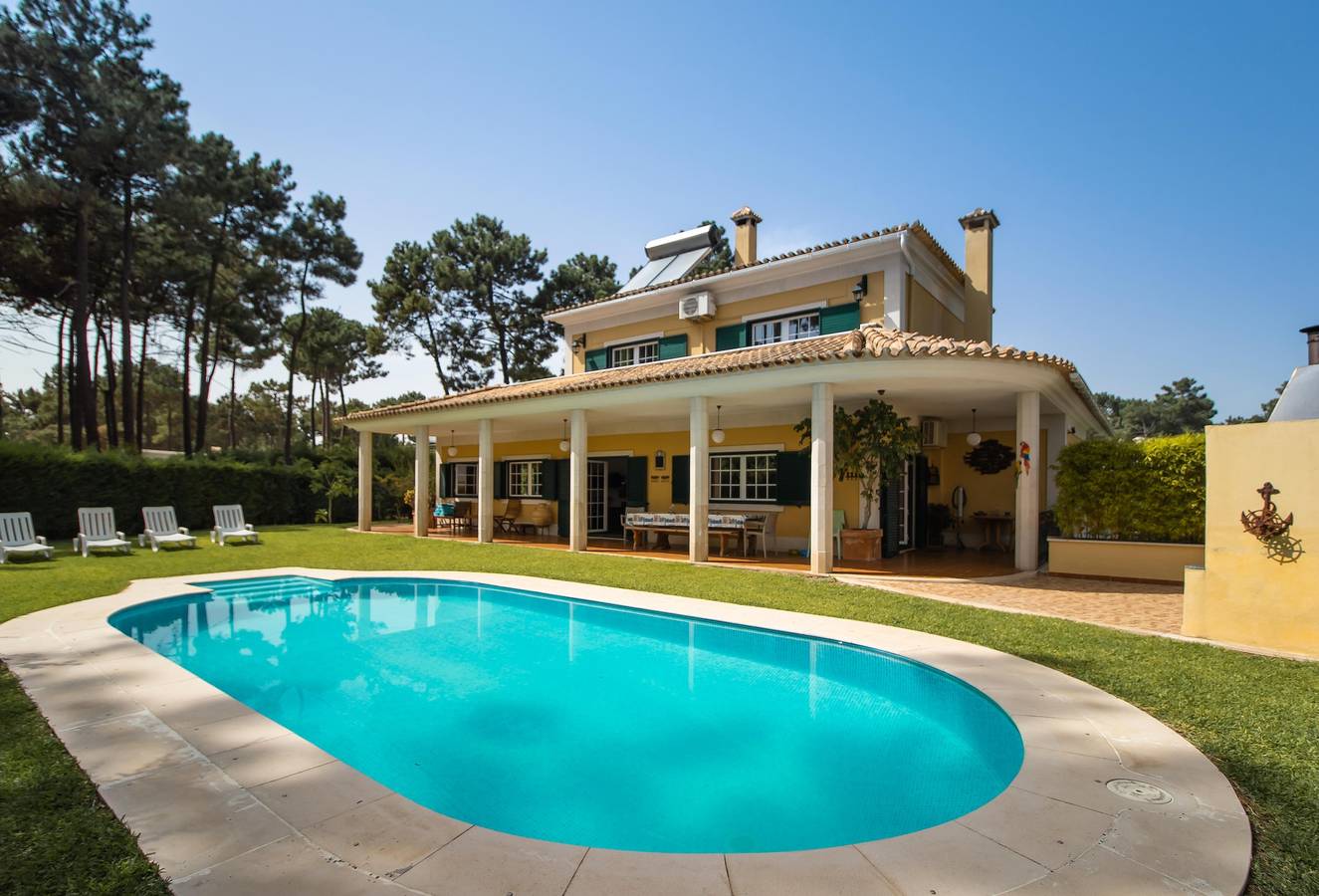 Villa para 10 pessoas com varanda in Aroeira, Charneca de Caparica e Sobreda