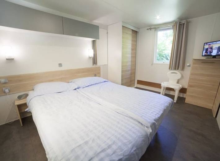 Wohnwagen für 4 Personen, mit Terrasse und Balkon/Terrasse sowie Seeblick in der Ardèche - 4