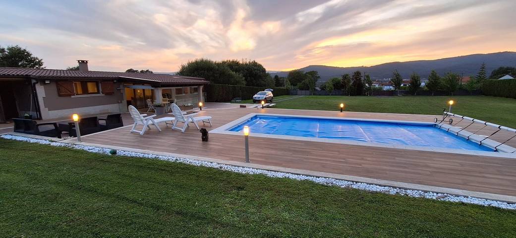 Casa de vacaciones 'Agro Dos Mouriños' con vistas a la montaña, Wi-Fi y aire acondicionado in Asados, Rianjo