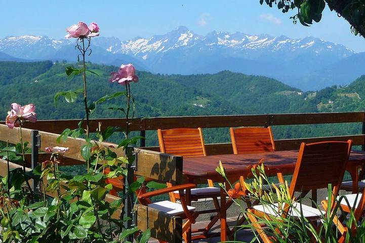 Location de vacances pour 8 personnes, avec jardin à Biert