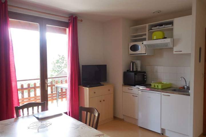Gîte pour 4 personnes, avec Terrasse ainsi que Jardin et Piscine à Ignaux