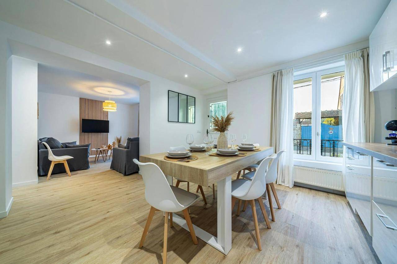 Six-Bedroom Apartment in Villeneuve-le-Comte, Seine-et-Marne