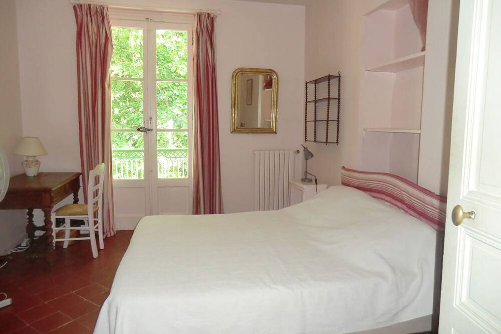 Gîte de charme St Pierre du Rebaut -demeure parc piscine exceptionnelle 2-8 pers in Béziers, Côte d'Améthyste