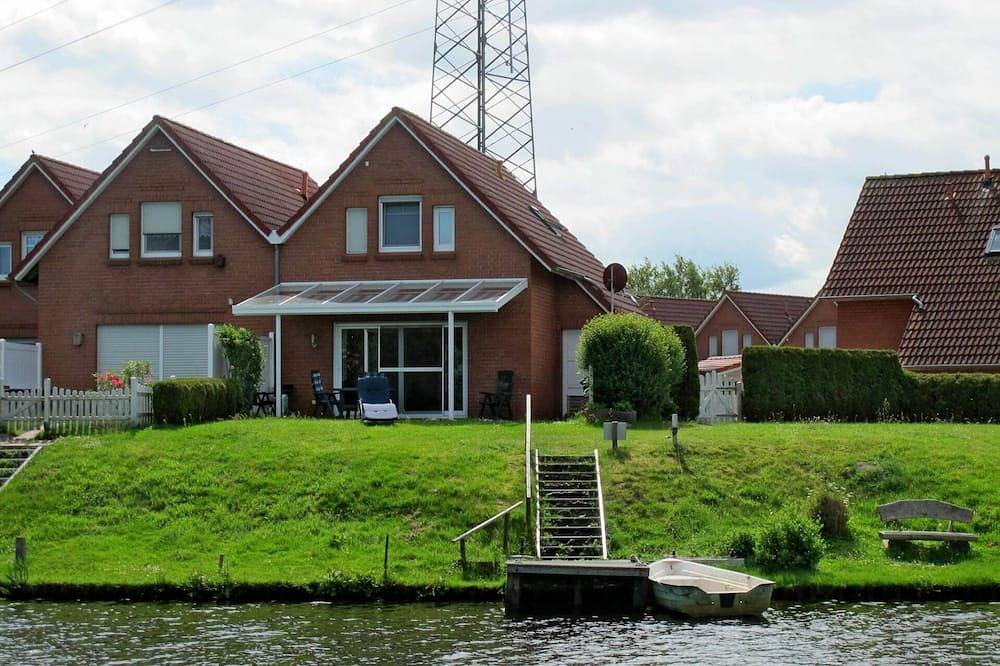 Atemberaubendes  Ferienhaus für 4 Personen mit  W-Lan, Tv, Terrasse und Parkplatz in Großefehn, Landkreis Aurich