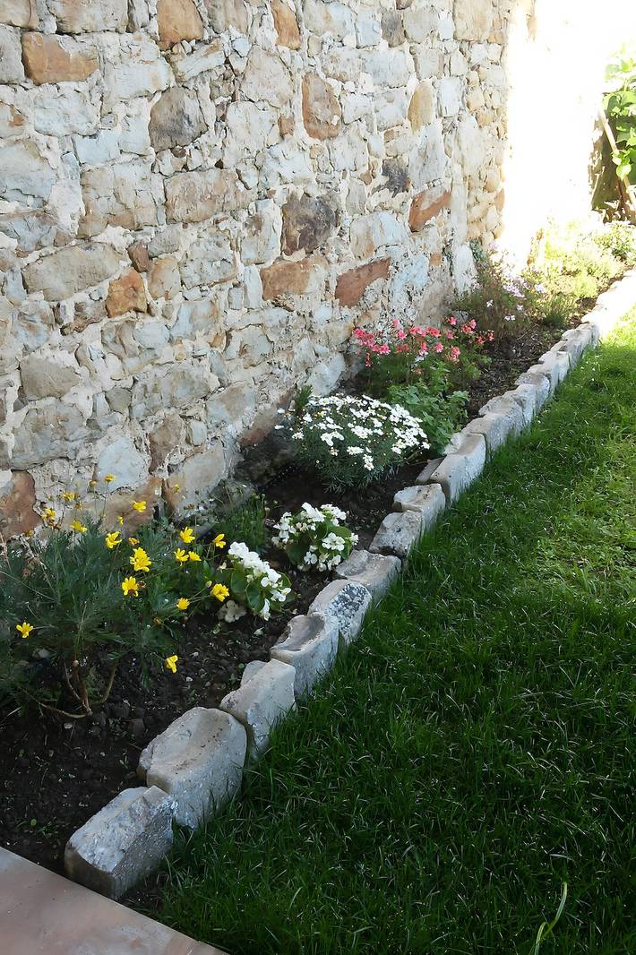 Estudio minimalista en Galizano con terraza privada, jardín y wifi in Galizano, Ribamontán al Mar