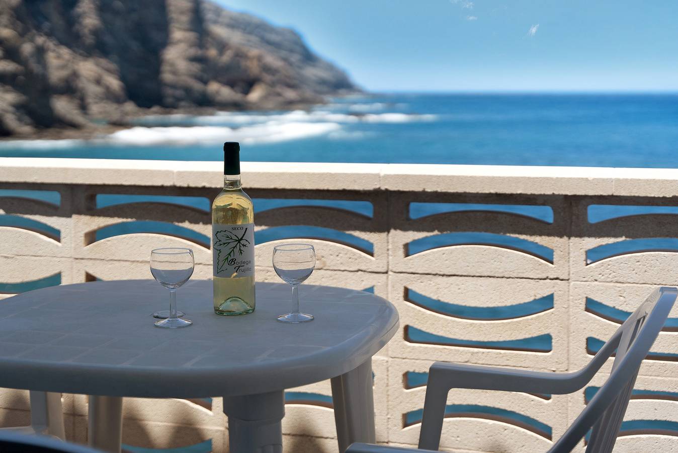 Ganze Wohnung, Apartment 'Playa Azul - 6' mit Meerblick, privater Terrasse und Wlan in Alojera, La Gomera