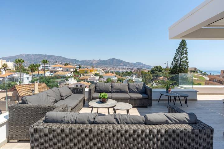 Ferienhaus '5 Minuten vom Strand entfernt' mit Meerblick, WLAN und Klimaanlage in Playa El Ejido (Mijas), Fuengirola
