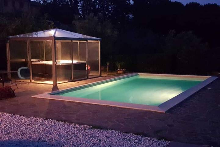 Villa pour 8 personnes, avec terrasse ainsi que jacuzzi et jardin - 1