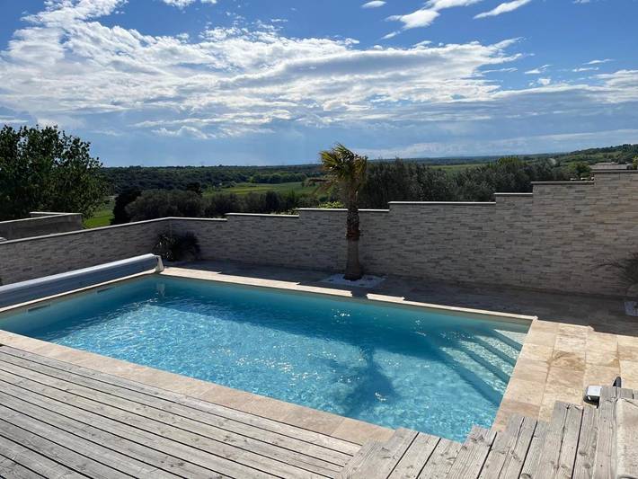 Location de vacances pour 12 personnes, avec vue ainsi que piscine et jardin, animaux acceptés à Pougnadoresse