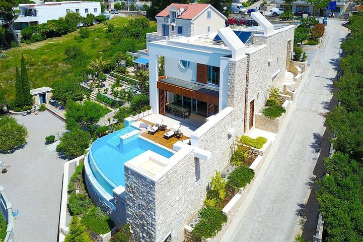 Villa pour 10 personnes, avec jardin et terrasse à Brela