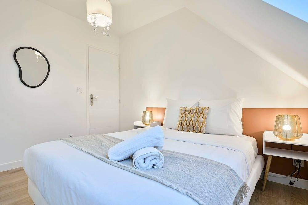 Entire apartment, 3 bedroom apartment with balcony in Marcq-en-Barœul, Lille region