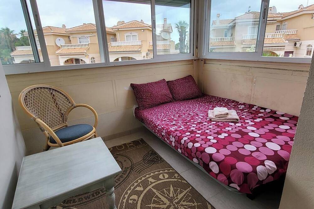 Villa con piscina privada y un gran solárium cerrado. in Benijófar, Costa Blanca