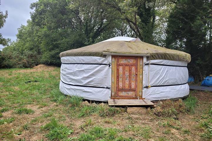Yourte et chalet avec jacuzzi sur terrain de 1000m2 in Nivillac, Région de Vannes