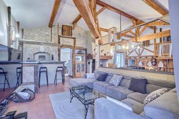 Gîte pour 10 personnes, avec piscine ainsi que jardin et terrasse à Thénac
